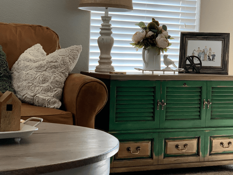 How to Paint a Chest with Green Colors