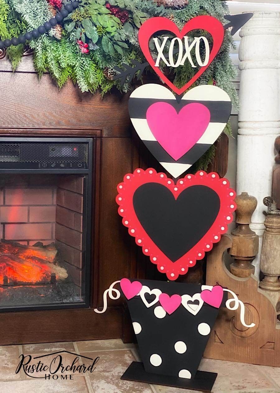 Heart Topiary Valentine's Day Sign