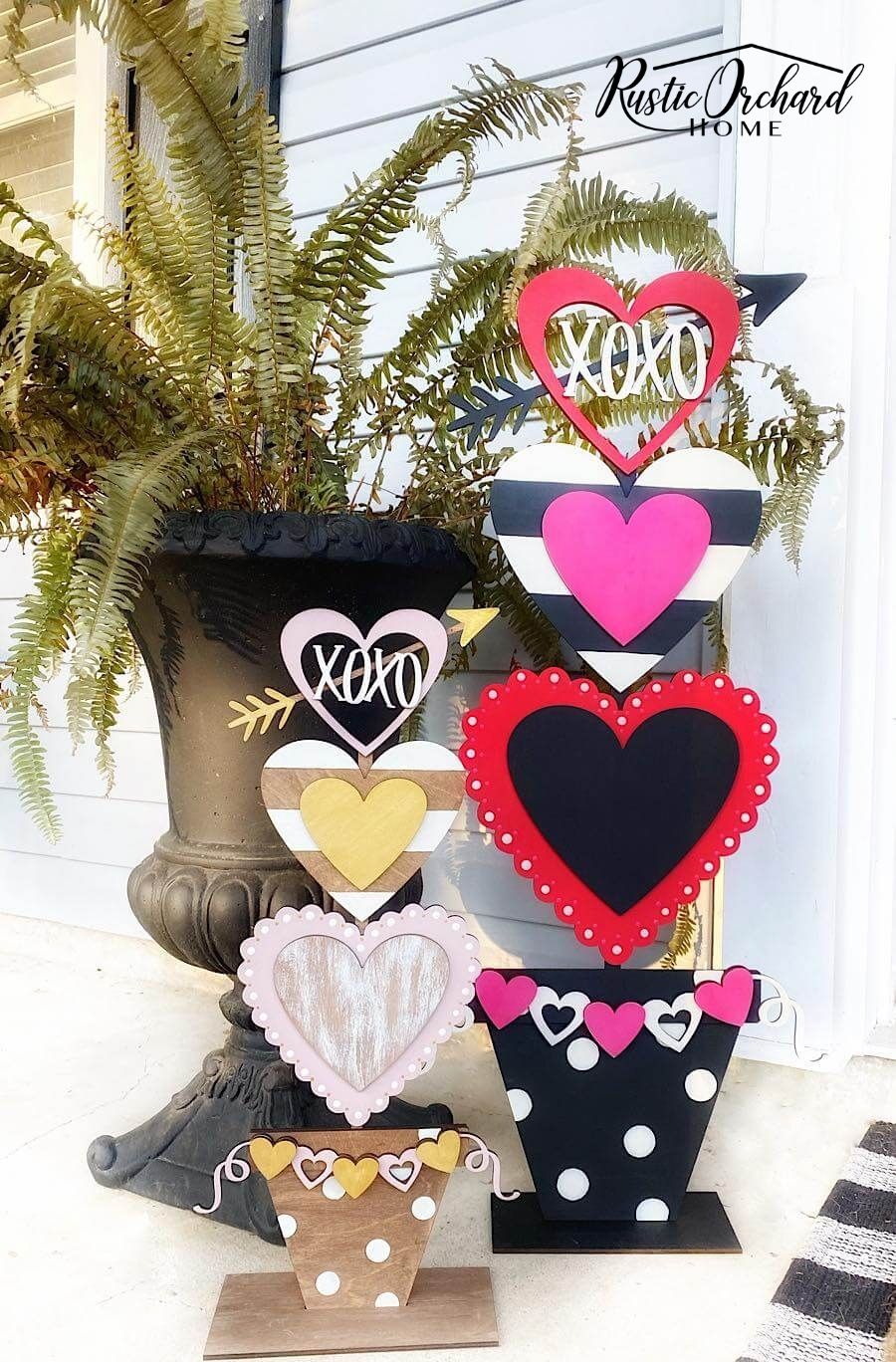 Heart Topiary Valentine's Day Sign