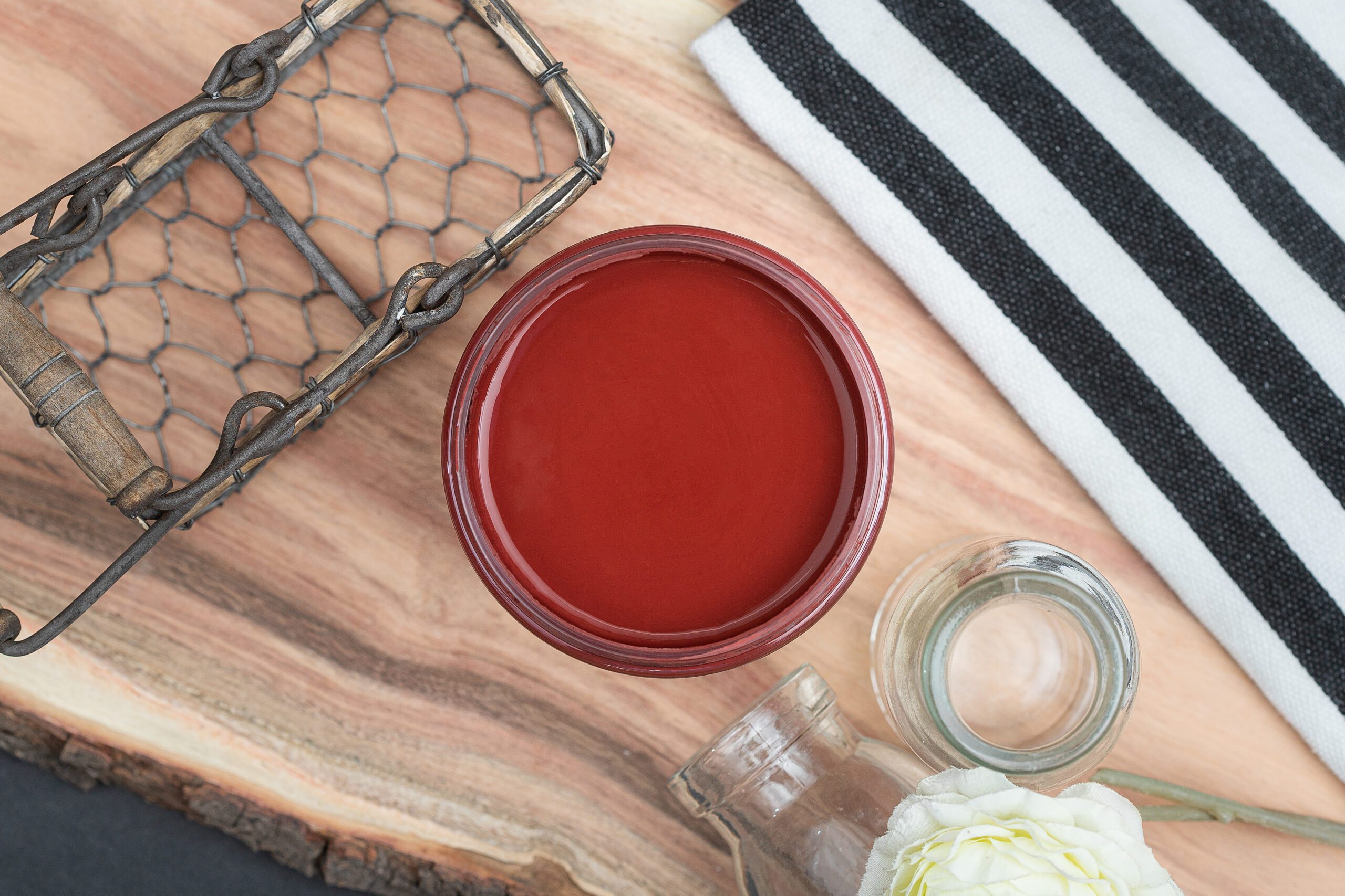 Dixie Belle Chalk Mineral Paint in Rustic Red